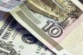 Рубль до конца года может упасть на 16%